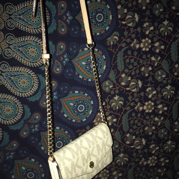 Micheal Kors Crossbody Bag - Picture 2 of 3